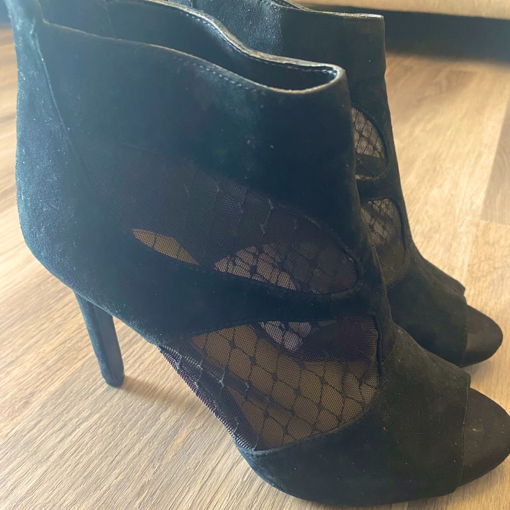 Gianni Bini black auede booties in size 6.5
